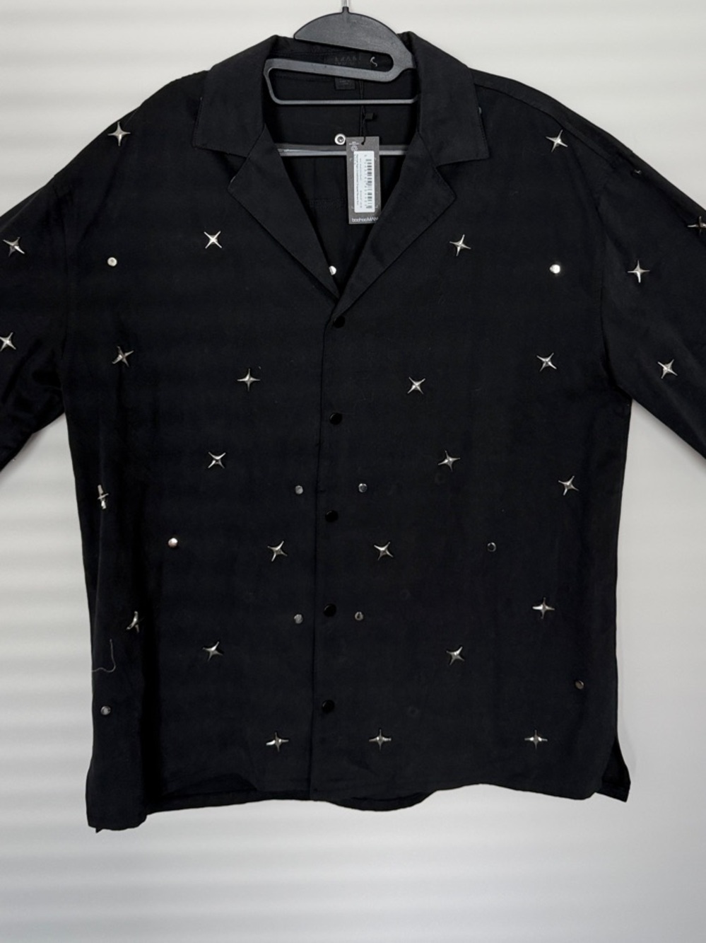 Boohoo Black Short-Sleeve Button-Down Shirt with Metallic Star Accents